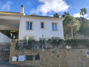 Villa Jazmín, Istan